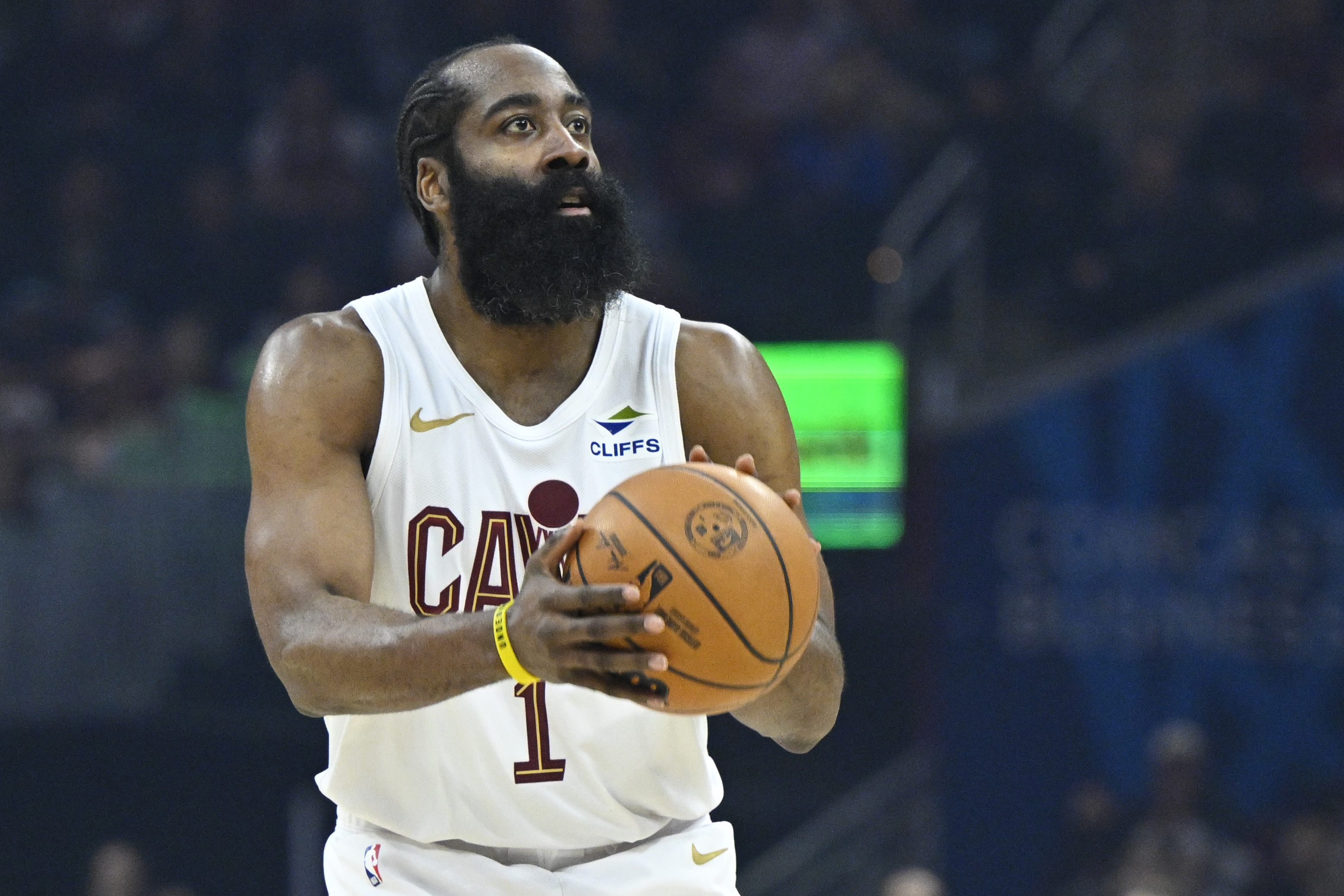 乐鱼app下载-正负值-19最低！哈登半场11中5&amp;三分5中2拿16分5助 有3失误